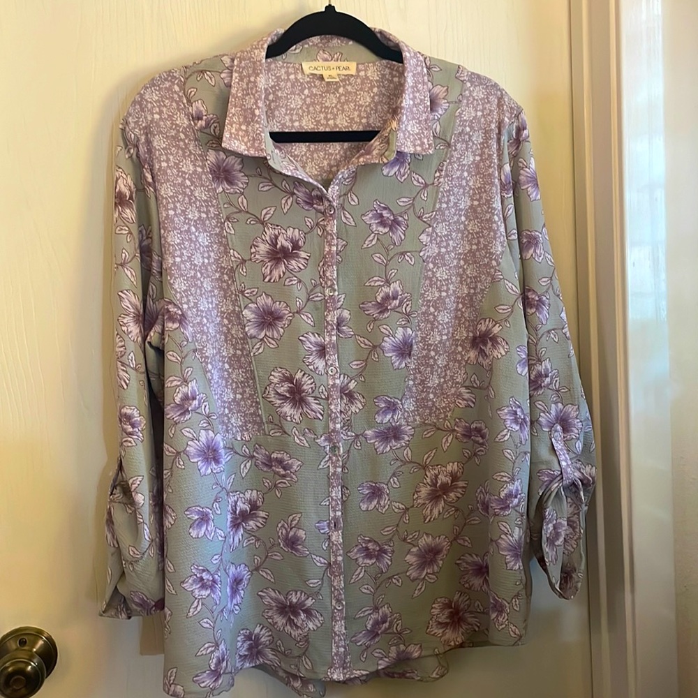 Cactus and Pearl button down  light olive and purple floral blouse size XL